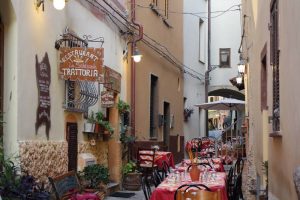 Trattoria in strada a Castelsardo