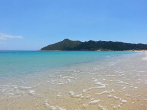 L'acqua trasparente a Cala Sinzias