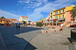 La piazza di Santa Teresa di Gallura