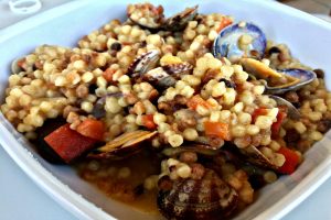 Fregola con arselle